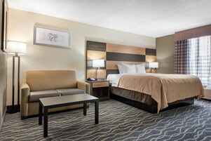Suite, King Bed, 1 person Sofa Bed | 책상, 방음 설비, 다리미/다리미판, 무료 유아용 침대