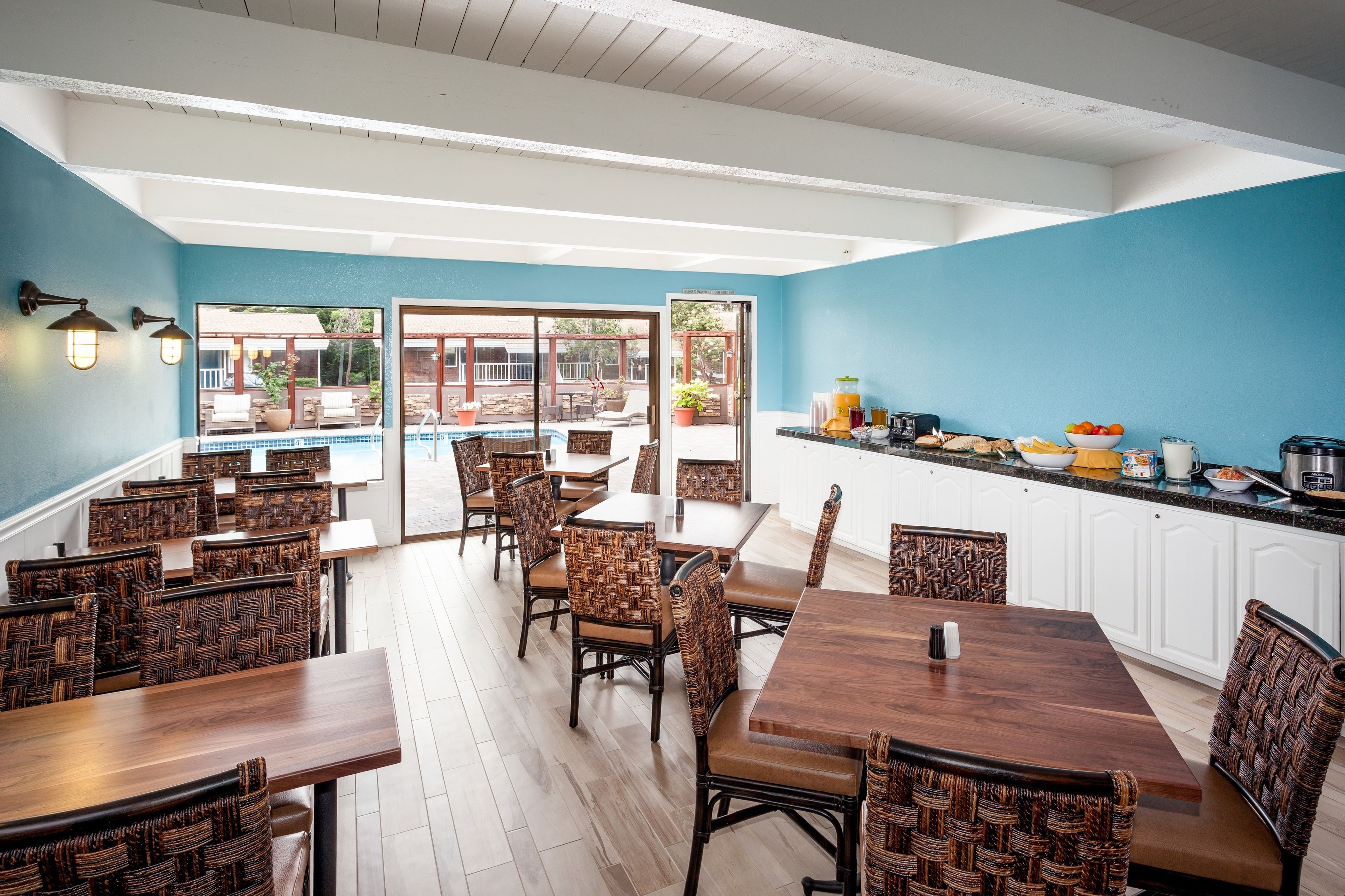 Bữa sáng buffet hàng ngày (15.00 USD/mỗi người) 