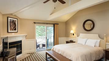 Roupas de cama premium, escrivaninha, cortinas blackout