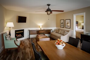 42-inch flat-screen TV with cable channels, TV, pay films - Lighthouse Lodge And Cottages (Pacific Grove)