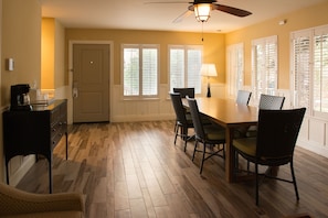 Lodge Deluxe | In-room dining