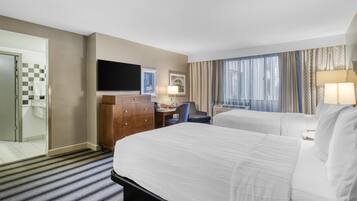 Standardzimmer, 2 Doppelbetten, Nichtraucher (Larger Room) | Pillowtop-Betten, Zimmersafe, Schreibtisch