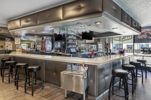 Bar (on property) - Best Western River North Hotel (Chicago)