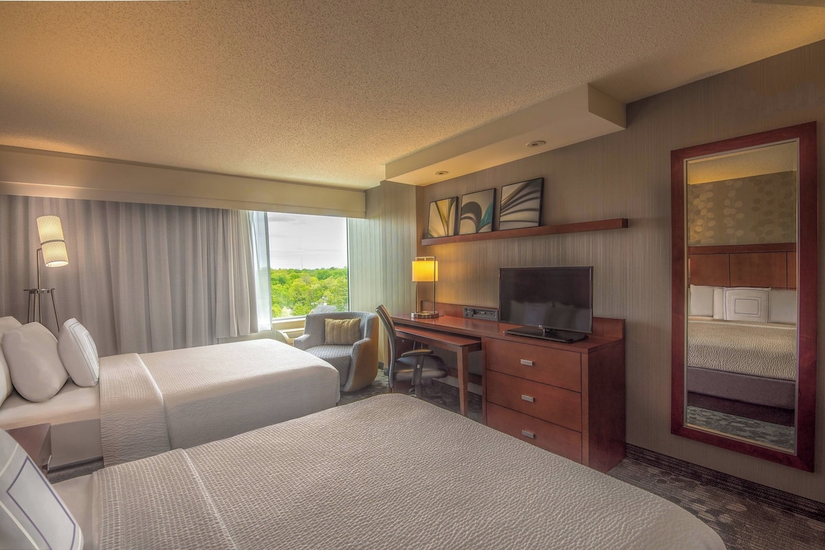 Premium bedding, minibar, in-room safe, desk