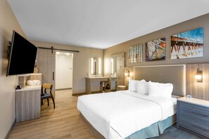 Chambre, 1 grand lit, accessible aux personnes à mobilité réduite, non-fumeur | Bureau, rideaux d’obscurcissement, fer et planche à repasser