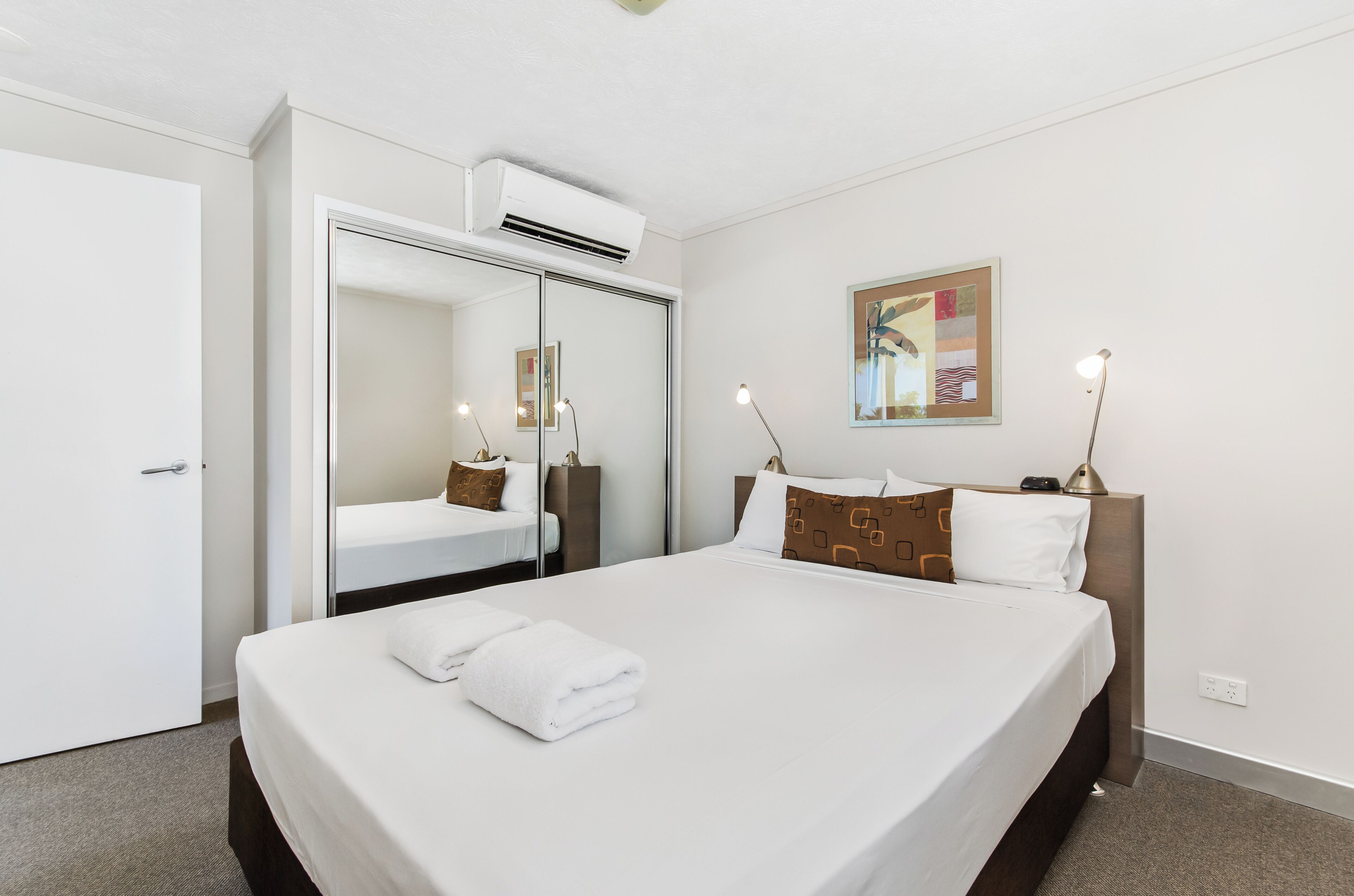 1 bedroom, individually decorated, individually furnished, desk