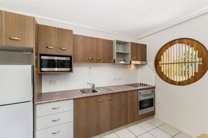 Deluxe-Apartment, 1 Schlafzimmer | Eigene Küche | Kühlschrank, Mikrowelle, Herdplatte, Wasserkocher mit Kaffee-/Teezubehör