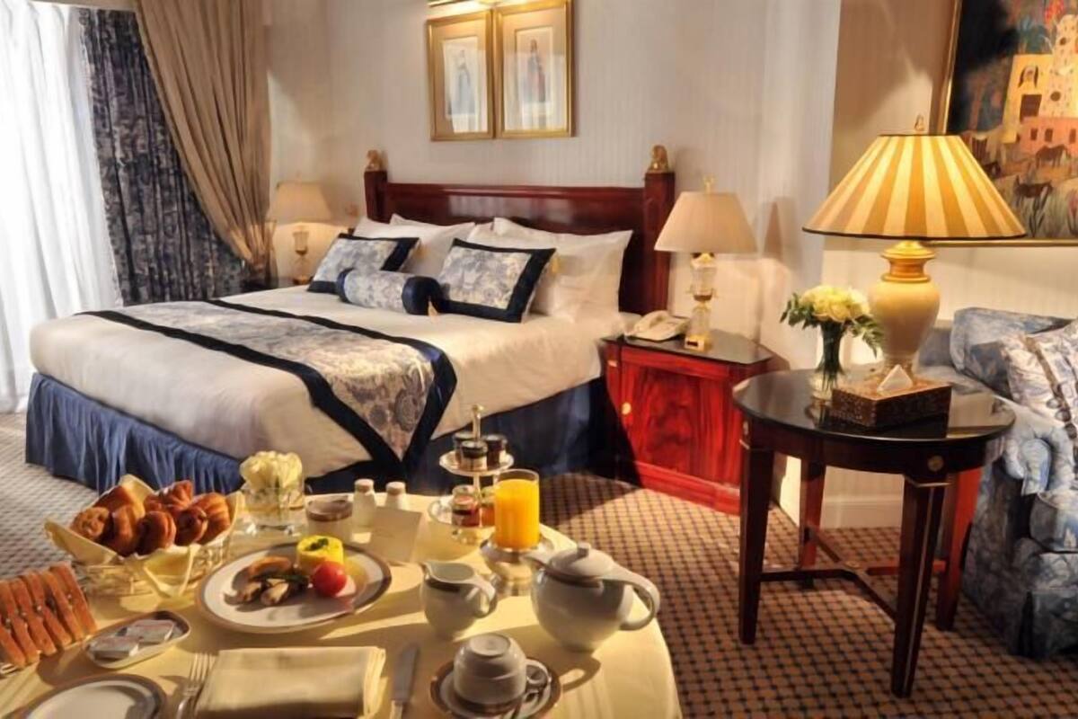 Egyptian cotton sheets, premium bedding, down comforters, pillowtop beds