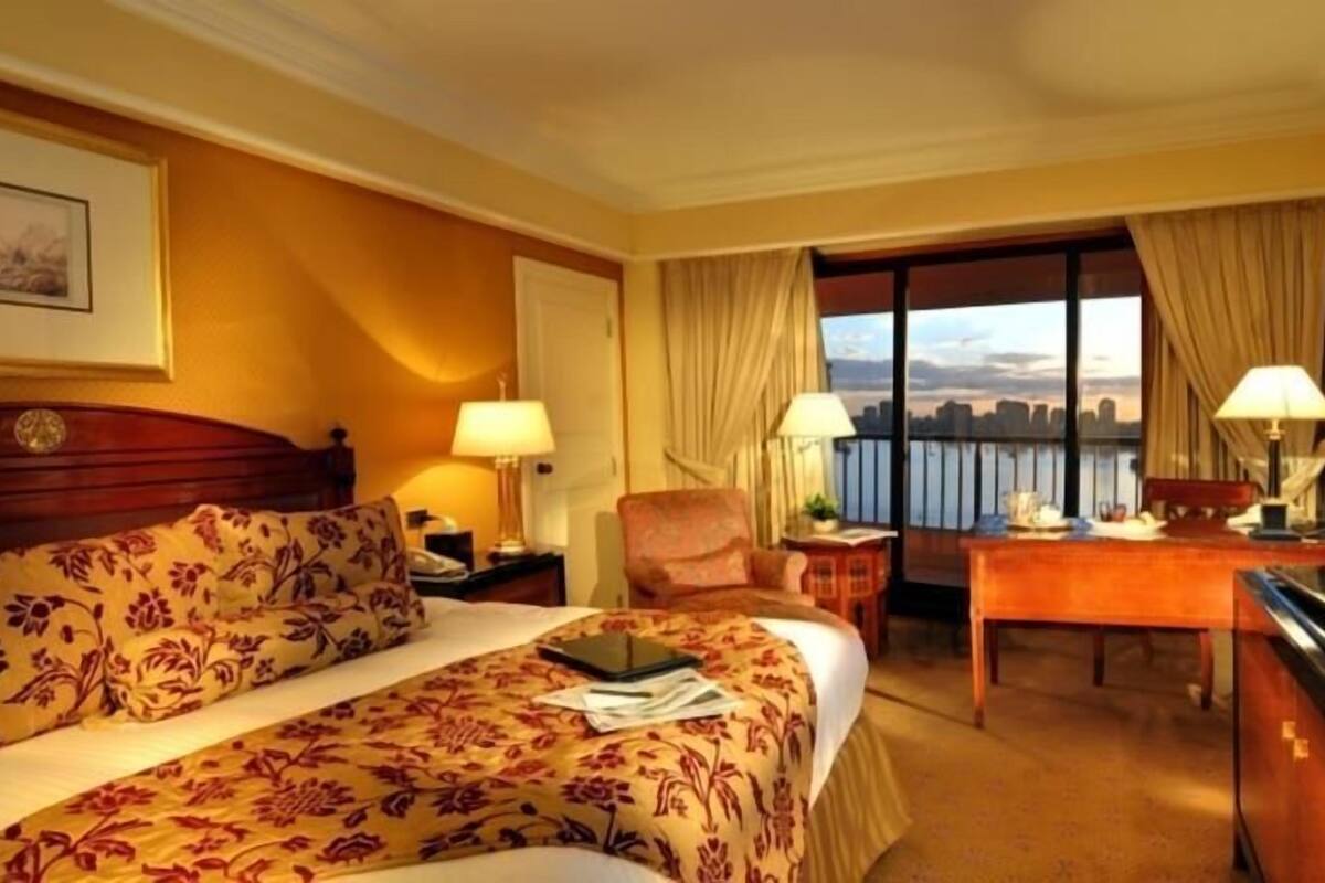 Egyptian cotton sheets, premium bedding, down comforters, pillowtop beds