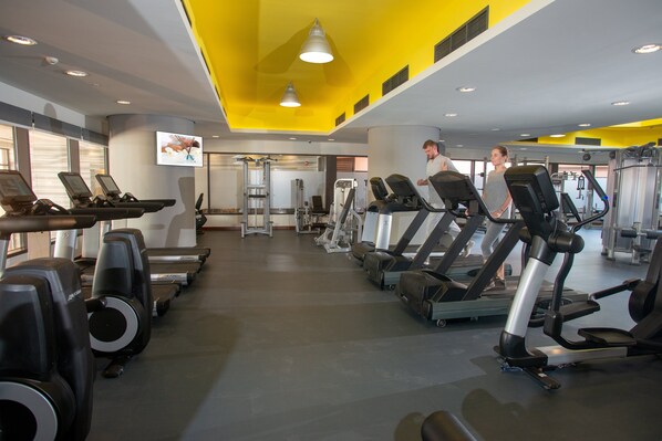 A gym with treadmills, exercise bikes, and weight machines. - Intercontinental Cairo Semiramis by IHG (Cairo)
