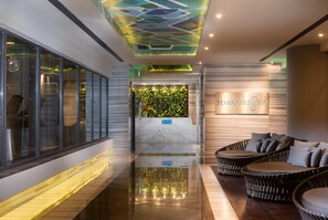 Couples treatment room(s), sauna, hot tub, steam room