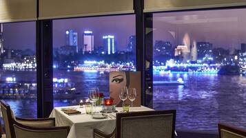 7 restaurants, Italian cuisine