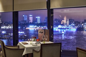 7 restaurants, Italian cuisine