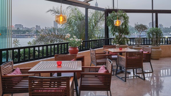 7 restaurants, Italian cuisine