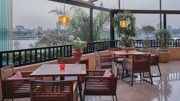 7 restaurants, Italian cuisine