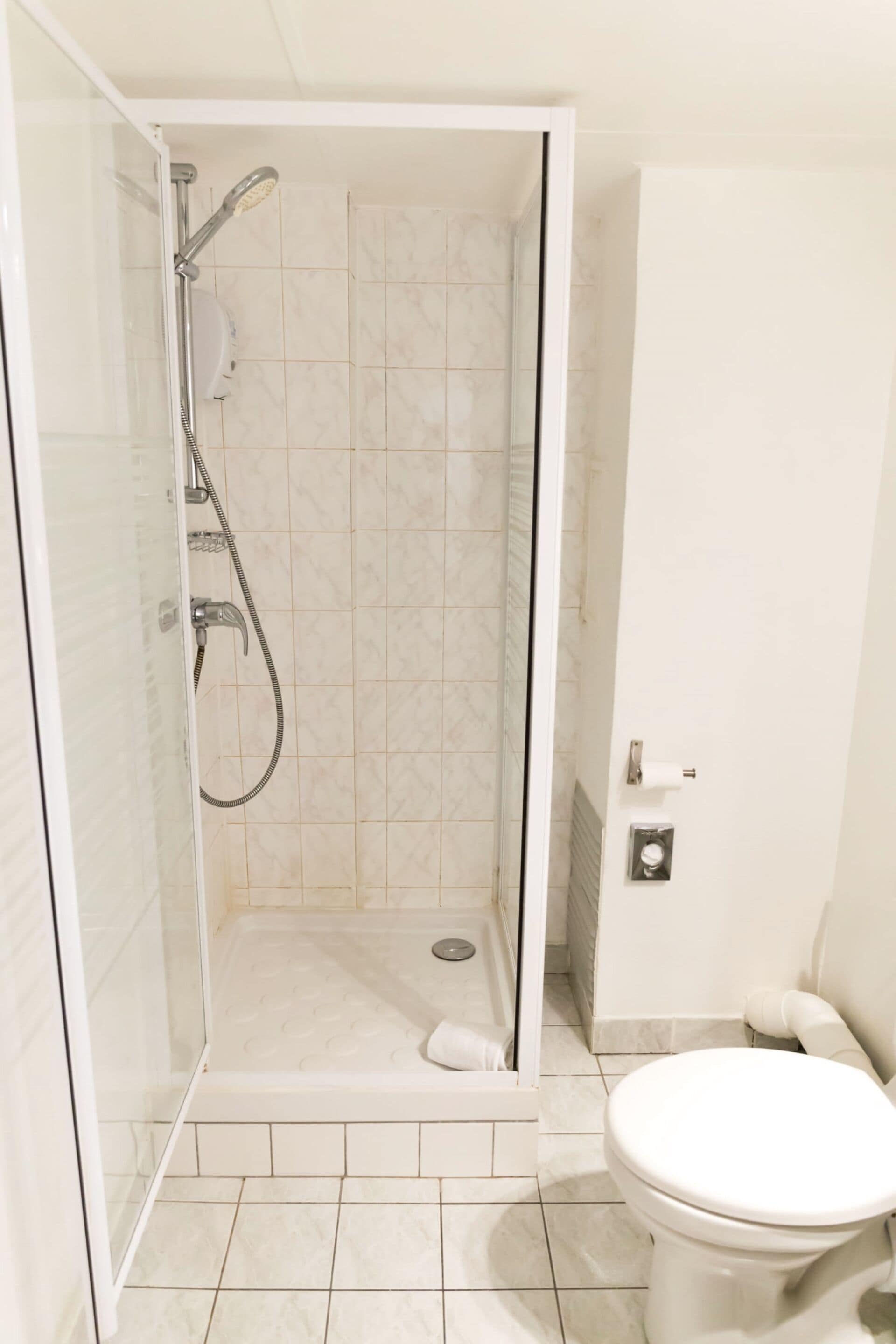 deluxe double room | bathroom | free toiletries, hair dryer, towels