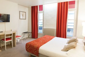 Quarto casal luxo | 1 quarto, cofres nos quartos, escrivaninha, cortinas blackout