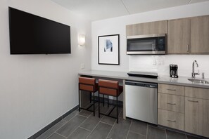 Junior Suite, 1 King Bed with Sofa bed | 1 bedroom, premium bedding, desk, laptop workspace