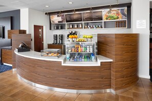 Se sirven desayunos y cenas, cocina americana