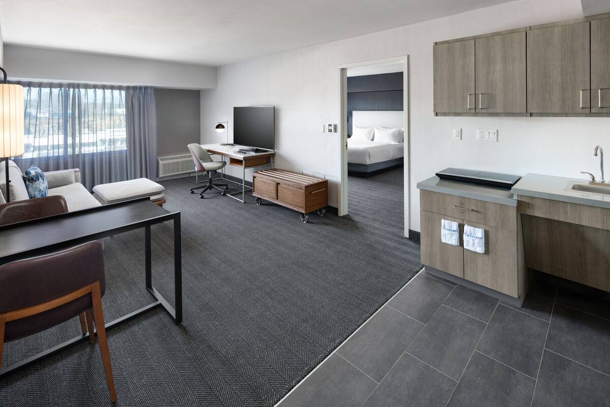 Suite, 1 King Bed with Sofa bed, Accessible Bathtub