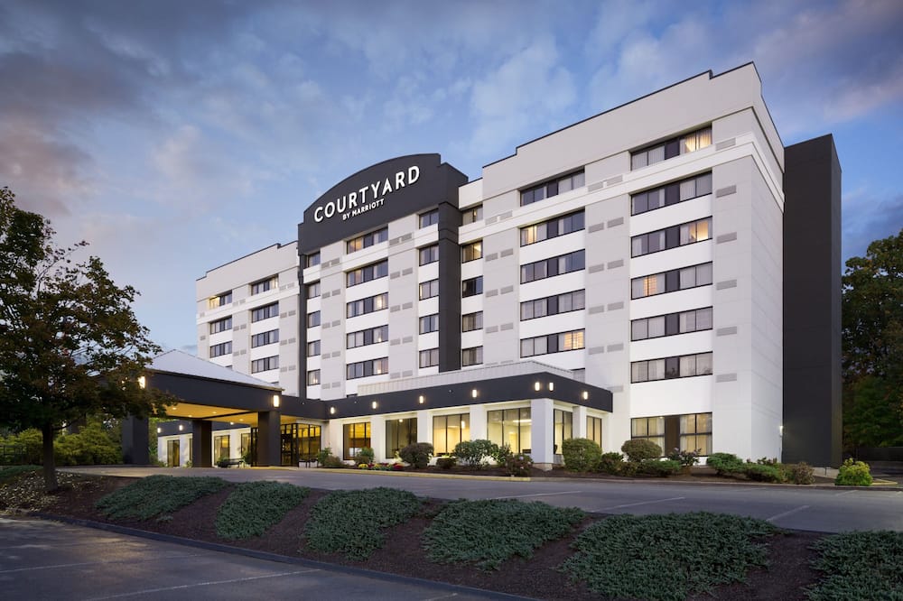 Courtyard By Marriott Shelton