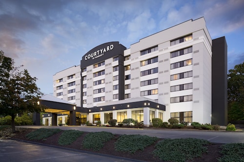 Courtyard By Marriott Shelton
