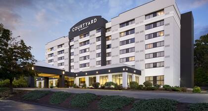 Courtyard By Marriott Shelton