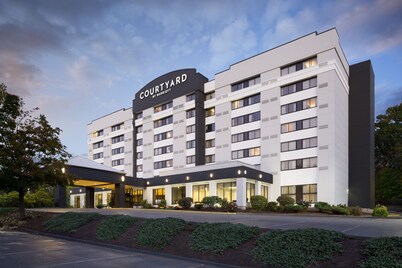 Courtyard By Marriott Shelton