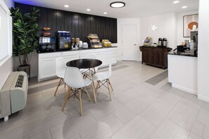 Free daily on-the-go breakfast - Days Inn by Wyndham Acworth (Acworth)