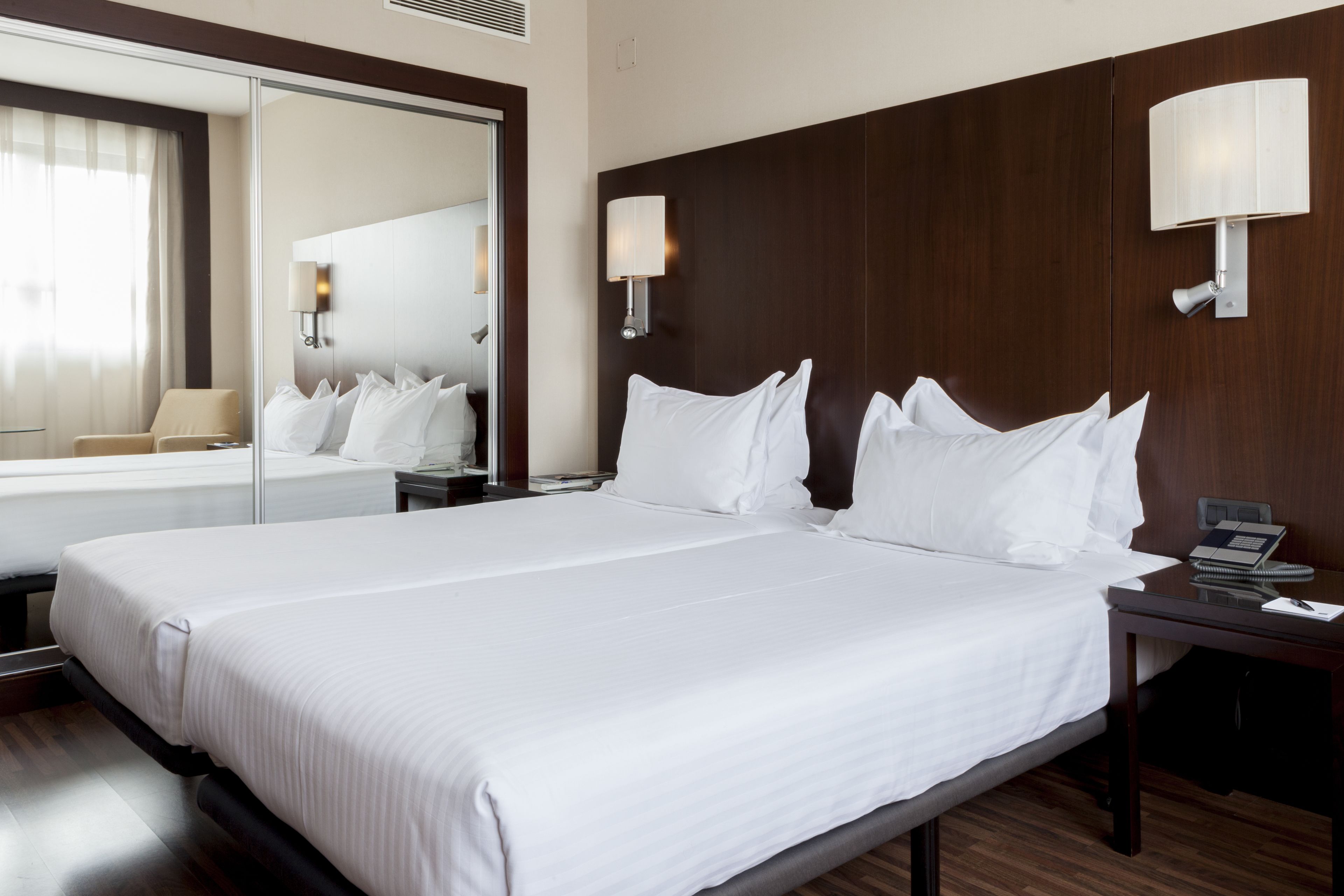 standard room, 2 single beds, non smoking | minibar, in-room safe, desk, blackout curtains