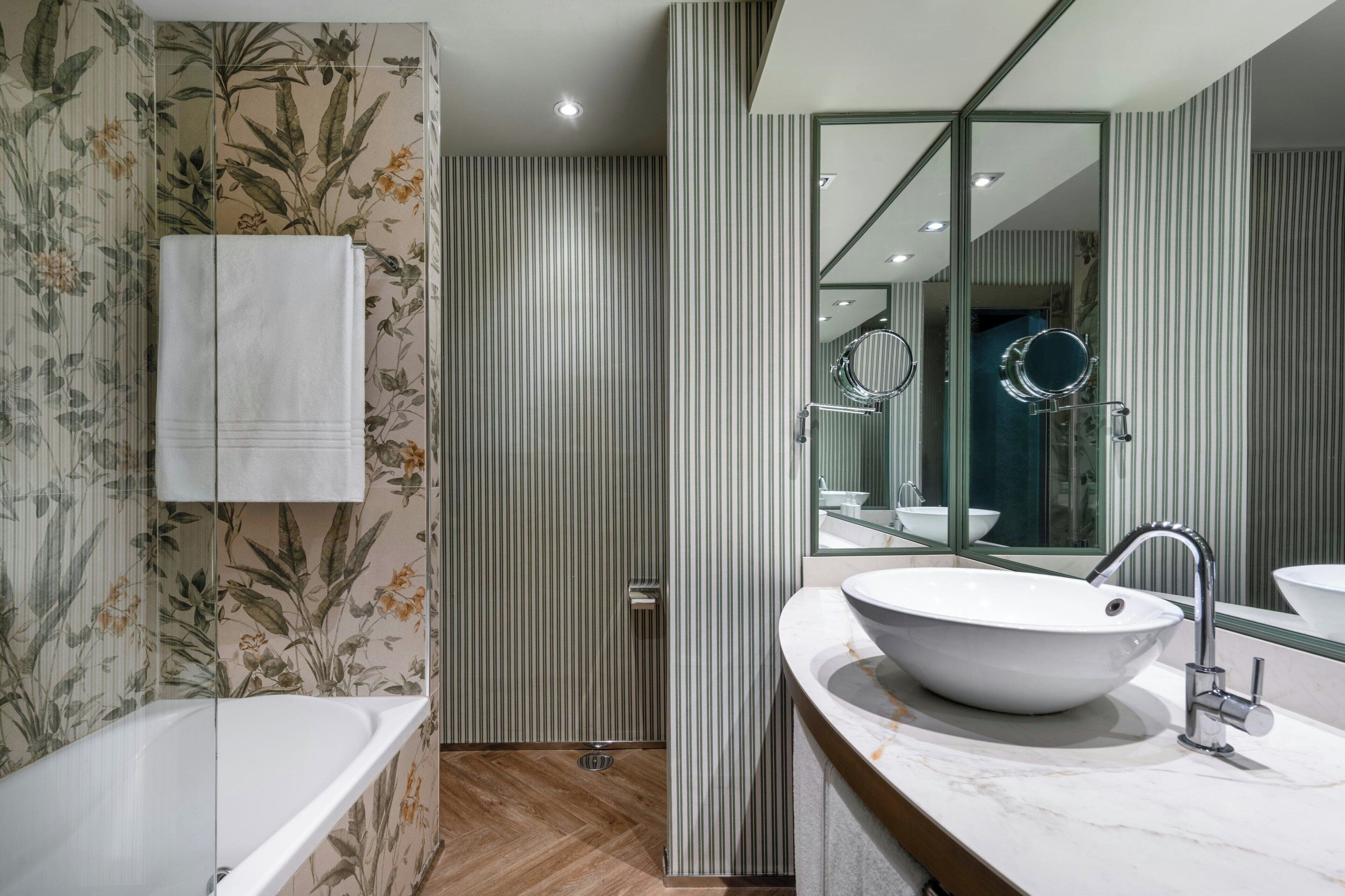 minibar, in-room safe, desk, blackout curtains