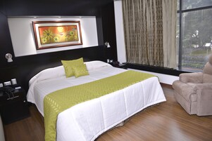 Tempur-Pedic beds, in-room safe, soundproofing, free WiFi