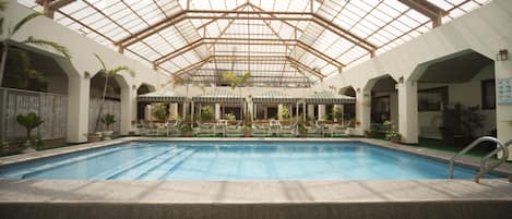 Indoor pool, pool loungers