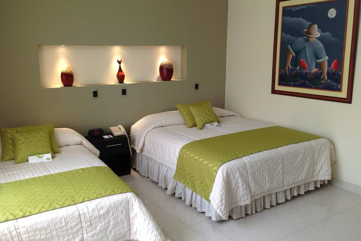 Tempur-Pedic beds, in-room safe, soundproofing, WiFi (free)