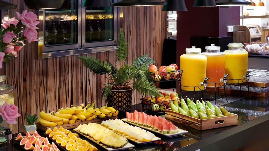 Novotel London West