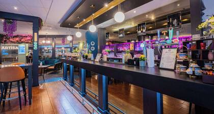 Novotel London West
