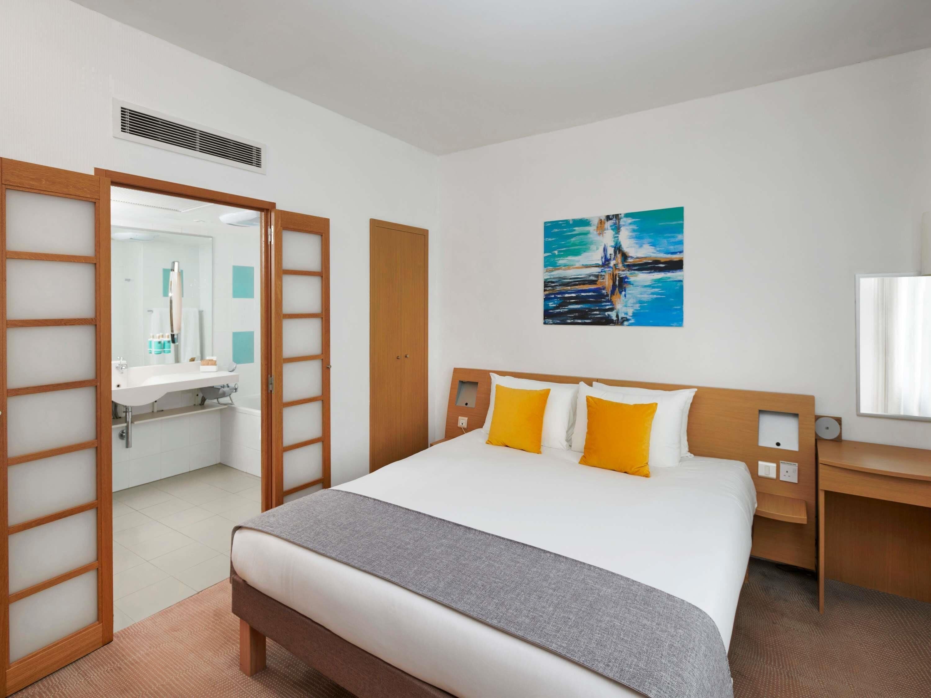In-room safe, desk, laptop workspace, blackout curtains
