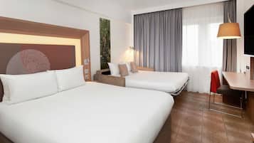 Premier Room, 1 Queen Bed with Sofa bed | In-room safe, desk, laptop workspace, blackout curtains