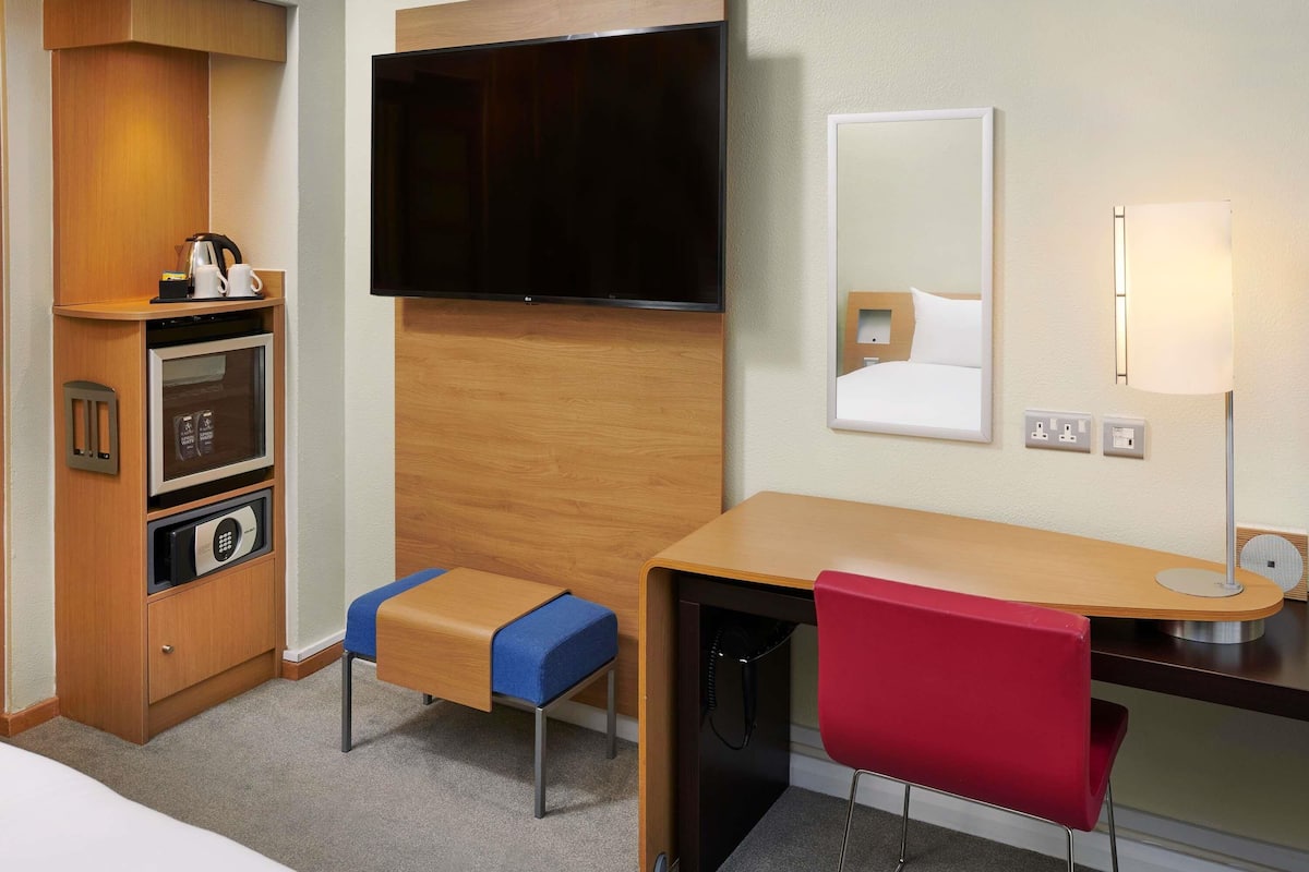 In-room safe, desk, laptop workspace, blackout curtains