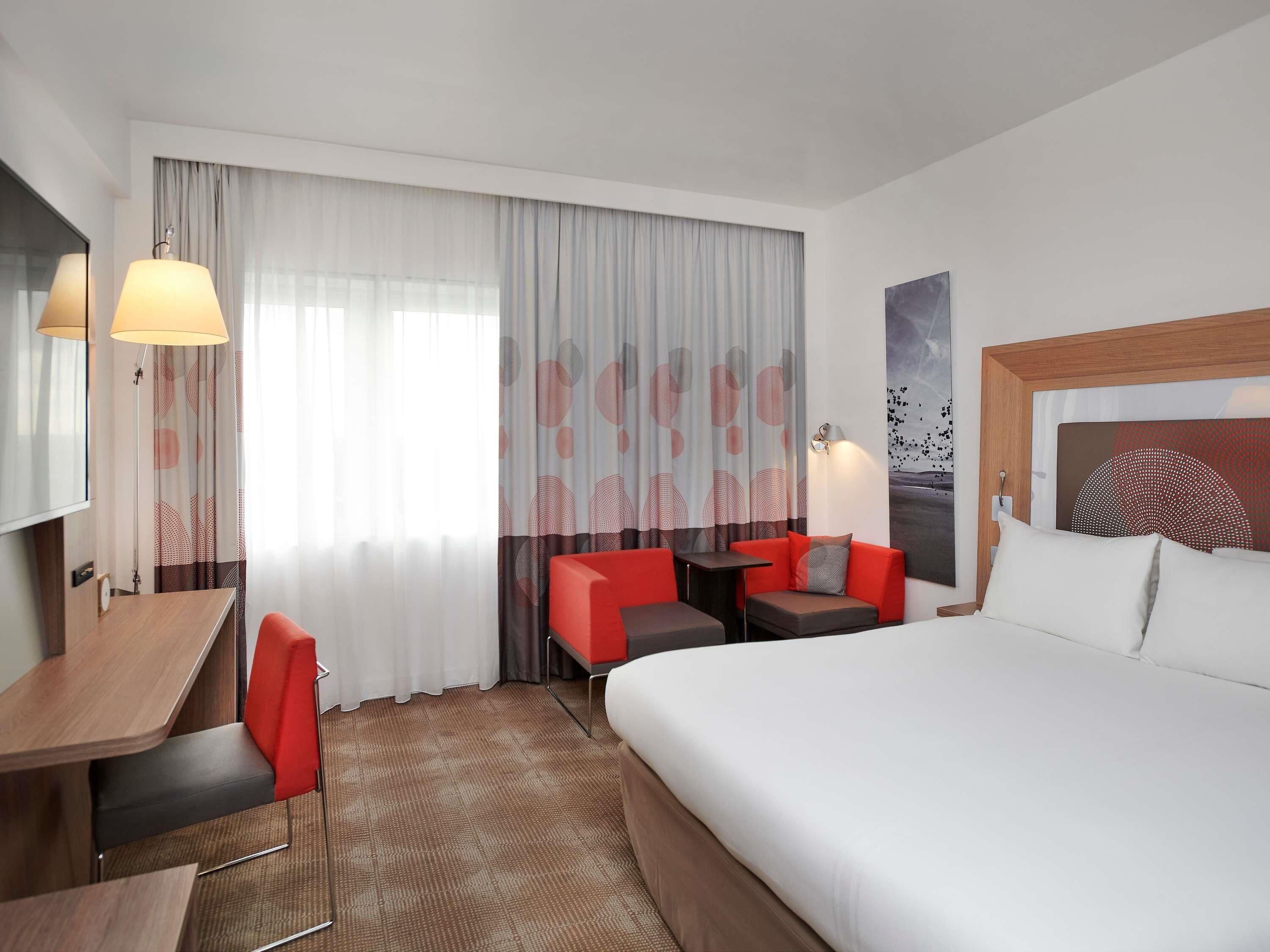 Quarto premier, 1 cama Queen (Executive) | Cofres nos quartos, escrivaninha, espaço de trabalho para notebook