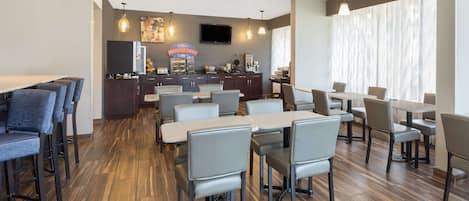 Free daily continental breakfast