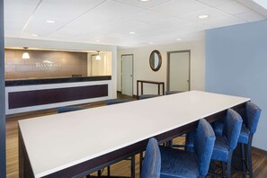 Lobby - Baymont by Wyndham Rocky Mount I-95 (Battleboro)