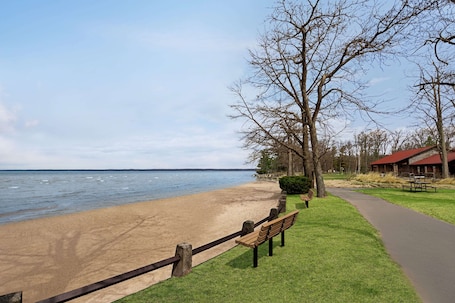 Plage. Days Inn by Wyndham Canastota/Verona