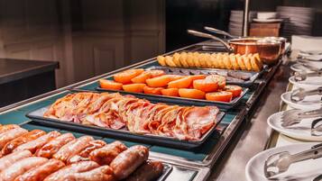 Daily English breakfast (GBP 16.50 per person)