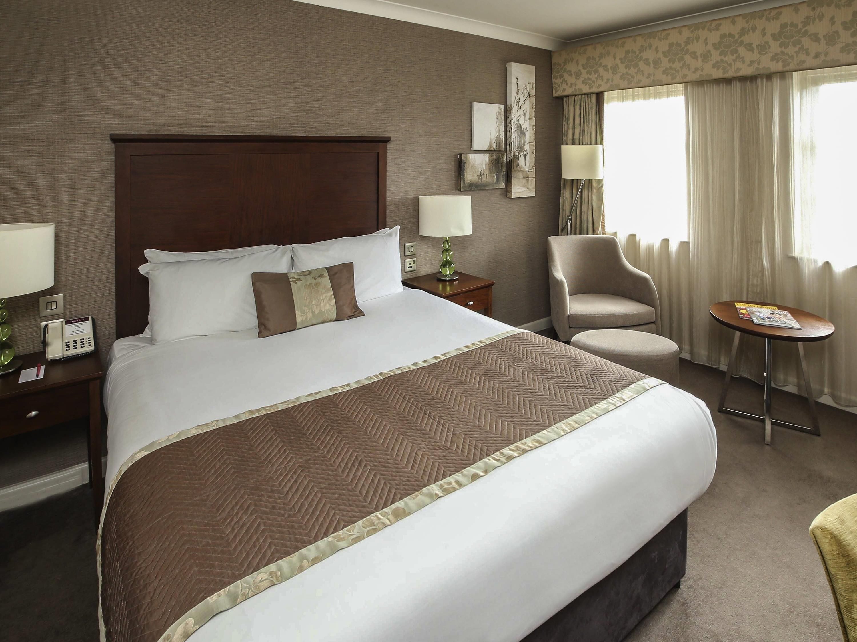 classic twin room, 1 double bed | in-room safe, desk, blackout curtains, soundproofing