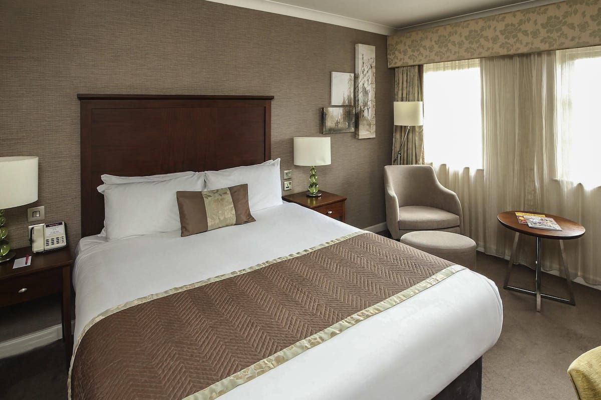 Classic Twin Room, 1 Double Bed | In-room safe, desk, blackout drapes, soundproofing