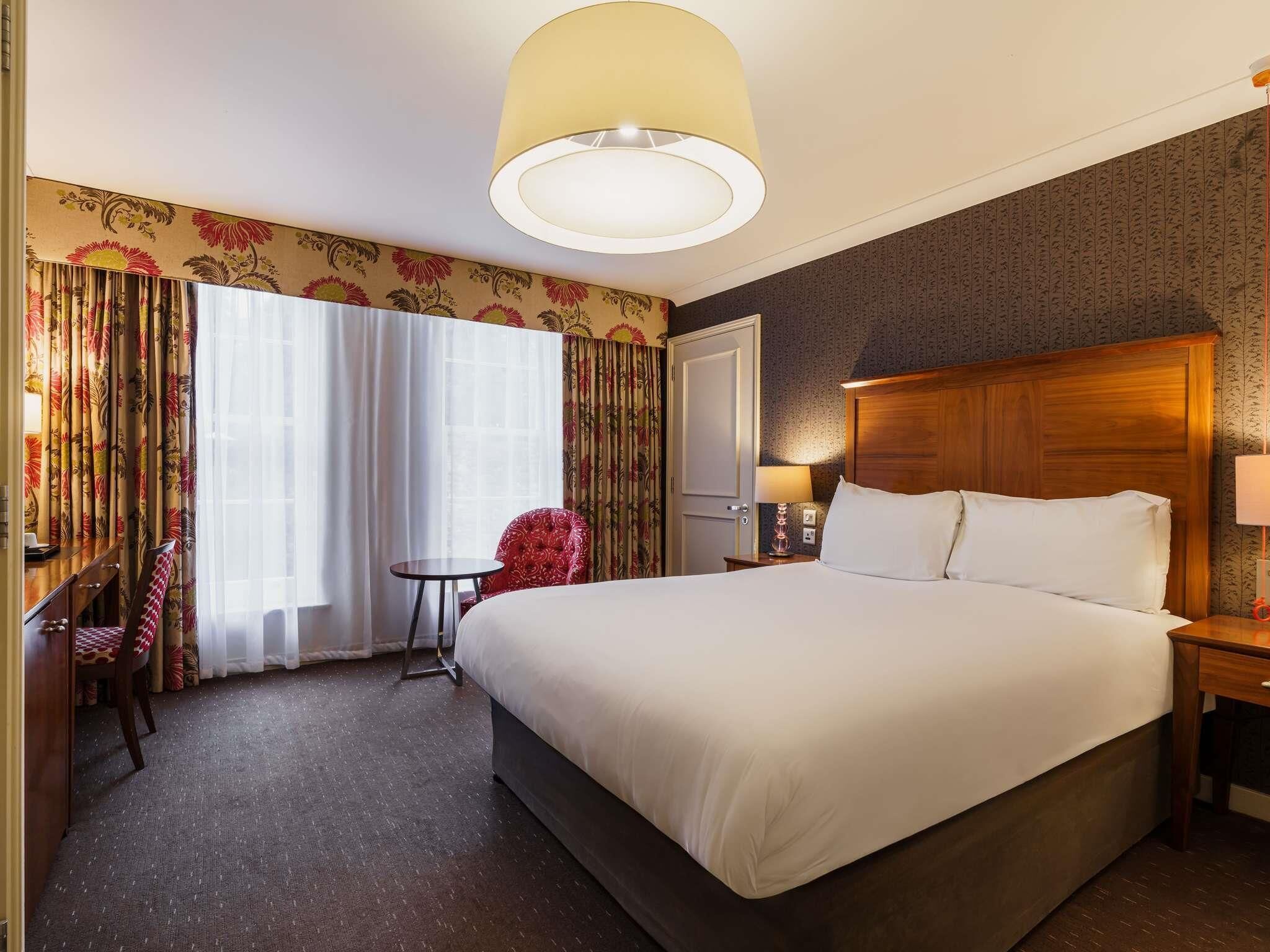 In-room safe, desk, blackout drapes, soundproofing