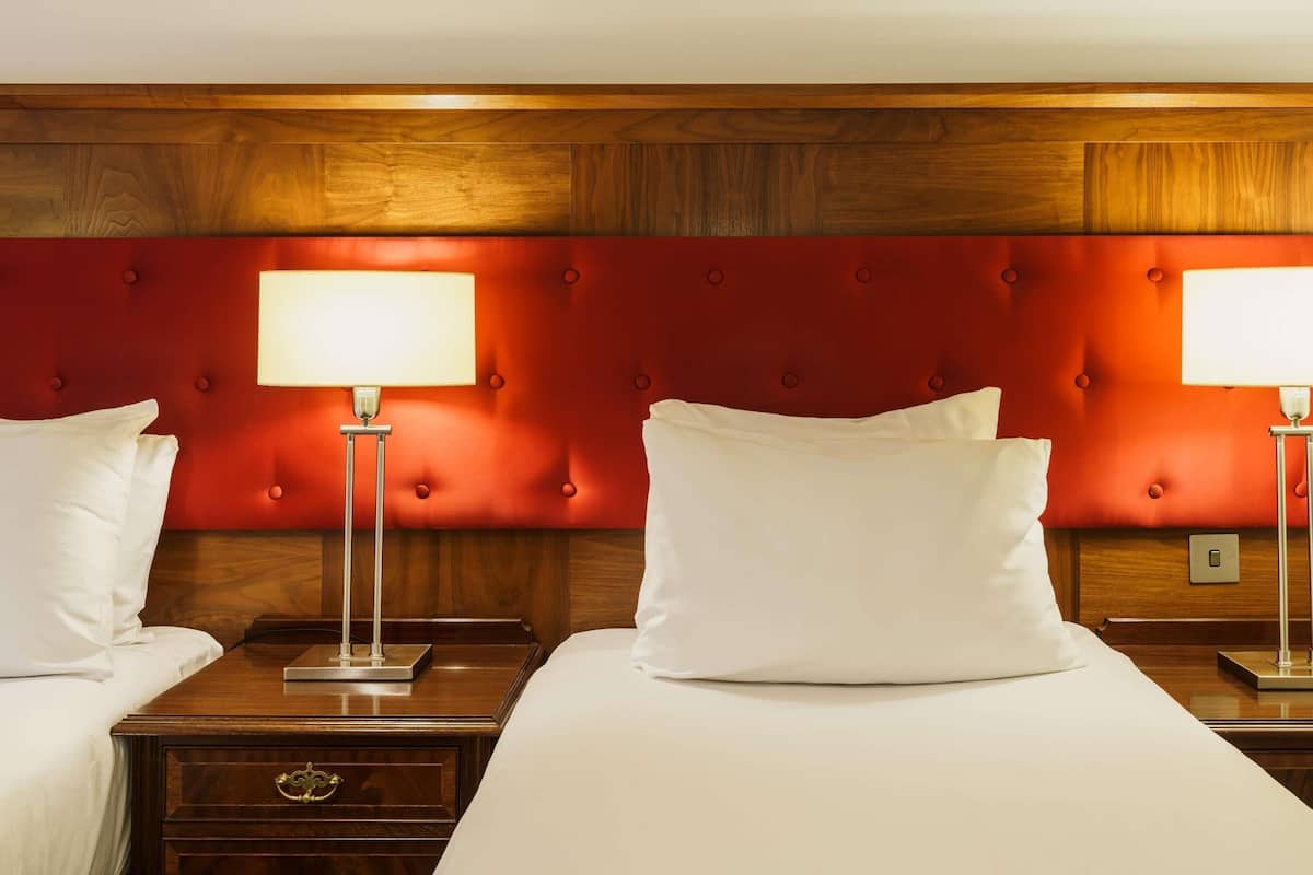 Standard Room, 2 Twin Beds | In-room safe, desk, blackout drapes, soundproofing