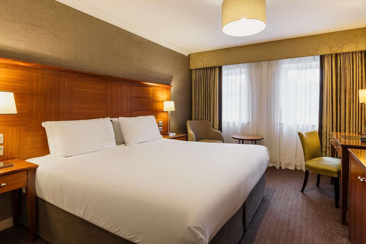Privilege, Room, 1 Double Bed | In-room safe, desk, blackout drapes, soundproofing