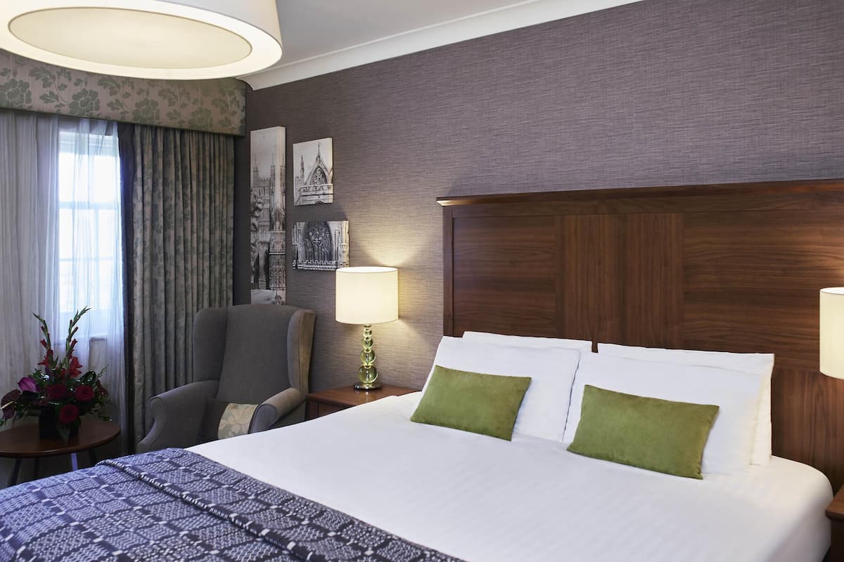 In-room safe, desk, blackout drapes, soundproofing